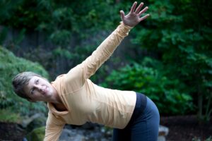 standing-twist-peach (2)